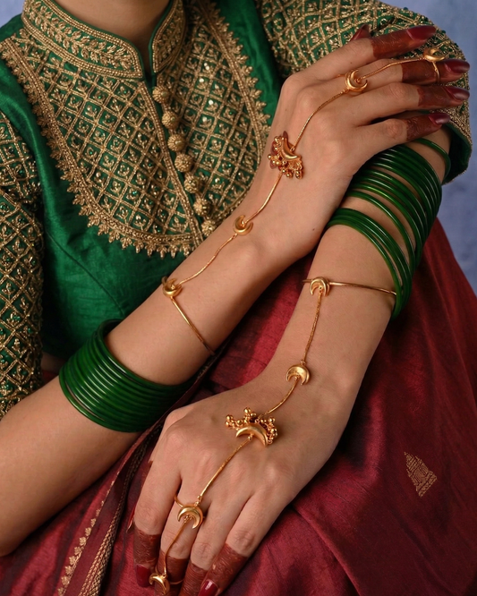 Ananya Pandey Inspired Chandra Valli Hathphool (1 pair, 2 pieces)